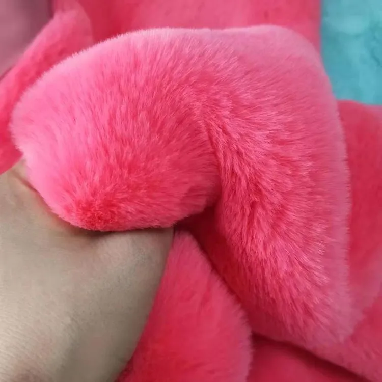 중국 공장 도매 짧은 모피 가짜 토끼 모피 봉제 직물 염색 의류 장난감 가방
