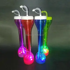 ถ้วยแก้วสำหรับงานปาร์ตี้ในลานทำจากพลาสติกมีไฟ LED กระพริบได้20ออนซ์