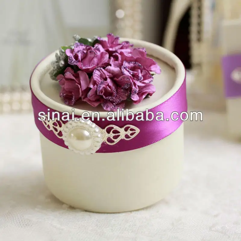 Caja de caramelos de papel redondo con muchos tipos de flores para regalos de boda