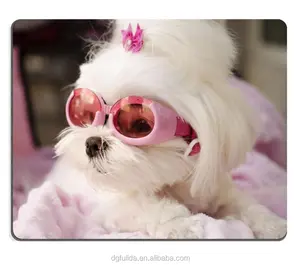 Cetakan Kustom Anjing Maltese Lucu Memakai Kacamata Merah Muda Alas Mouse Karet Kreatif