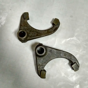 YTO X704 phần Máy Kéo, YTO máy kéo trung gian và tốc độ ngược lại bánh phím shift ngã ba 5125822/1. 32.216 - Product Image 5