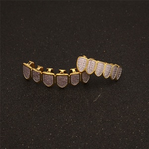 HipHop Grilles Fête D'halloween Canine <span class=keywords><strong>Vampire</strong></span> Fang Pleine CZ Diamant Glacé Or Glacé <span class=keywords><strong>Dent</strong></span> Grilles Bijoux <span class=keywords><strong>De</strong></span> Corps - Product Image 3