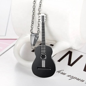 <span class=keywords><strong>Collana</strong></span> in acciaio al titanio maschio e femmina con ciondolo per chitarra di personalità creativa - Product Image 4