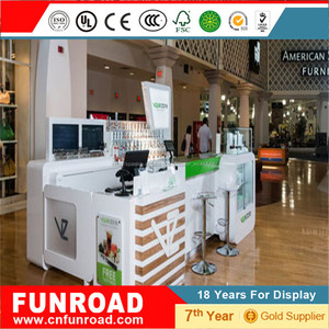 Pequeño kiosk de bebida para centro comercial con vitrinas expositivas y mostrador para vino - Product Image 2