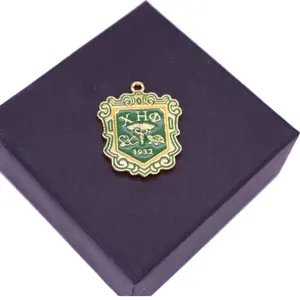 Più nuovo Metallo Verde Giallo Dello Smalto 1932 Chi Eta Phi Infermiera Rosa di Fascino Tartaruga Piccolo Grande Sorority Shield Pendenti