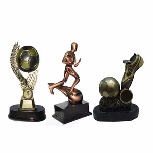 Персонализированная Высококачественная полирезиновая Золотая и серебряная статуя футбольного трофея для детей
