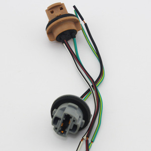 لمبة LED للسيارة Globalpower T20 7440 7443 W21W/5W 12V مع قاعدة لمبة ومقسم أسلاك، ضمان لمدة عامين، متوافقة عالميًا - Product Image 3