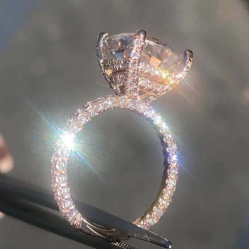 Avrupa moda bildirimi tasarım süper büyük elmas yüzük tam kristal kübik zirkonya nişan yüzüğü