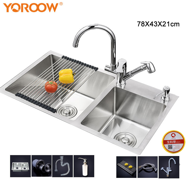 Évier de cuisine avec accessoires