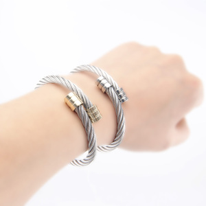 กำไล<span class=keywords><strong>ข้อ</strong></span><span class=keywords><strong>มือ</strong></span>สแตนเลสสตีลทรงสายเคเบิลแบบพันเกลียวสำหรับผู้<span class=keywords><strong>ชาย</strong></span> สไตล์พังก์ - Product Image 3