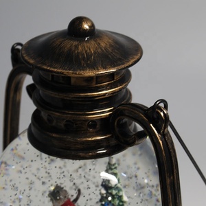 Lanterne de noël Antique OEM en résine, décor à piles de noël, paillettes filtrantes, musicale, Led, lanterne de neige - Product Image 3