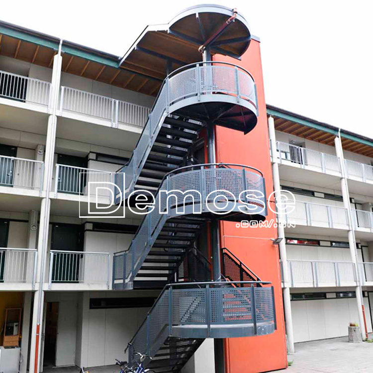 Внешняя металлическая пожарная спиральные лестницы