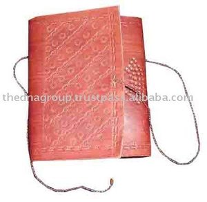 Cahier en cuir vintage gaufré avec fermeture à sangle en gros - Product Image 1