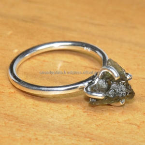 Anillo de Plata de Ley 925 con Engaste de Puntas, Regalo de Boda Elegante para Mujer, Gema de Moldavita en Bruto Chapada en Plata Clásica - Product Image 3