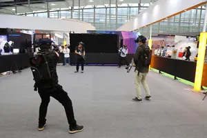 LEKE VR แฟรนไชส์สนามเด็กเล่นในร่มสงครามอวกาศขนาดใหญ่ยิงความจริงเสมือนหนีห้อง9d VR