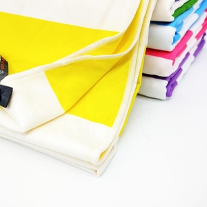 Serviette <span class=keywords><strong>de</strong></span> plage en microfibre rayée surdimensionnée personnalisée avec fonction jetable compressée pour la plage avec sac intégré - Product Image 5