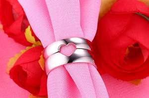 ファッション新作入荷 高品質 カップルリング 316Lステンレススチール ハート刻印 婚約指輪 プロミスリング - Product Image 3