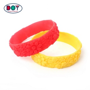Pulsera <span class=keywords><strong>de</strong></span> silicona <span class=keywords><strong>de</strong></span> goma con logotipo y forma <span class=keywords><strong>de</strong></span> flor, brazalete personalizable, para <span class=keywords><strong>la</strong></span> <span class=keywords><strong>amistad</strong></span> - Product Image 4