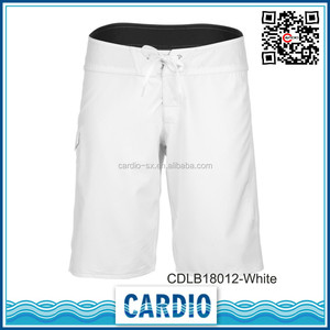 Color blanco <span class=keywords><strong>de</strong></span> <span class=keywords><strong>la</strong></span> mujer <span class=keywords><strong>playa</strong></span> caminando shorts - Product Image 1
