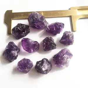 Bellissimi Cristalli di Ametista Lucidati in Offerta Speciale, Pietra Grezza di Ametista con Tema Portafortuna - Product Image 1