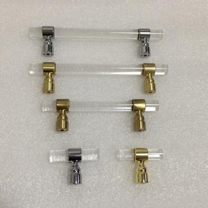 Maniglia Moderna in Lucite Dorato, Finitura Satinata Oro in Acrilico Trasparente, Accessorio per Mobili e Armadi, Lunghezza Totale 6 Pollici - Product Image 4