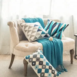 Fodera per cuscino geometrico ricamato blu moderno Monad per divano