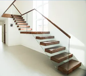 Elegante interior construir una flotante escalera de madera sólida con paso