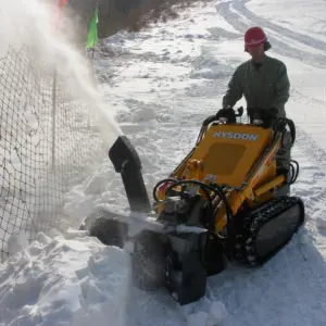 滑移拖车 snowmobile 迷你滑移装载机站在后面