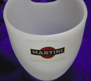 Cubo de plástico para martini, Cubitera de hielo de plástico - Product Image 1
