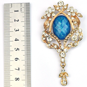 WBR-1456 de broche vintage en résine bleue avec centre en or et strass pour femmes - Product Image 2