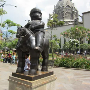 ตกแต่งกลางแจ้งที่มีชื่อเสียง Botero รูปปั้นม้าสีบรอนซ์