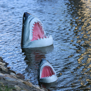 Decoratieve Polyresin Nijlpaard Sculptuur Drijvende Op De Water - Product Image 3