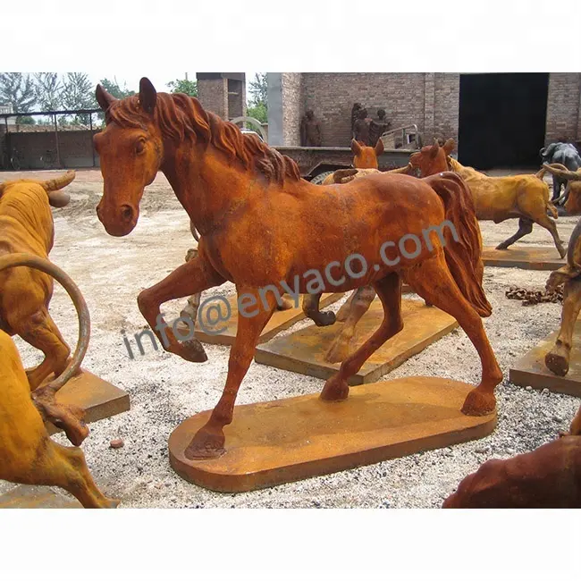 China Leverancier Iron Casting Rustieke Grote Levensgrote Grote Metalen Handgemaakte Wilde Paard Tuin Gazon Ornamenten Standbeelden Sculptuur