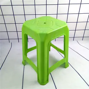 Fabricant de plastiques, vente en gros de haute qualité, grand tabouret en plastique portable réutilisable et empilable pour l'extérieur