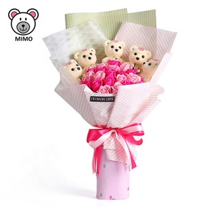 Ramo de flores de oso de peluche para San Valentín, juguete rosa de peluche de baja MOQ para boda, hecho a mano - Product Image 5