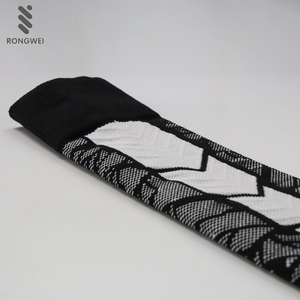 Salida de fábrica al por mayor antideslizante de fútbol de blanco y negro, calcetines de los hombres - Product Image 5
