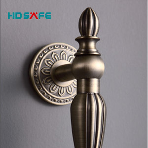 Poignée de <span class=keywords><strong>porte</strong></span> pivotante en laiton, poignée de <span class=keywords><strong>porte</strong></span> décorative de luxe design - Product Image 1