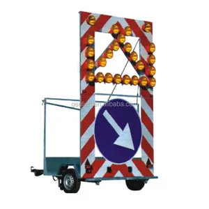 卡车安装交通控制设备 Led 警告灯太阳能标志箭头板拖车