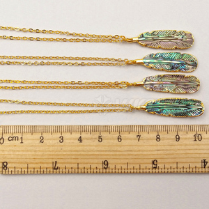 WT-N1034 WKT <span class=keywords><strong>collana</strong></span> moda 18k gioielli placcati oro reale popolare <span class=keywords><strong>collana</strong></span> <span class=keywords><strong>di</strong></span> conchiglie <span class=keywords><strong>di</strong></span> Abalone a forma <span class=keywords><strong>di</strong></span> piuma <span class=keywords><strong>collana</strong></span> Pauwa - Product Image 3