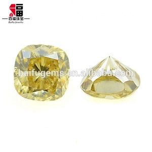 Pietra moissanite a forma di cuscino giallo chiaro sintetico prezioso diamante sciolto per gioielli - Product Image 1