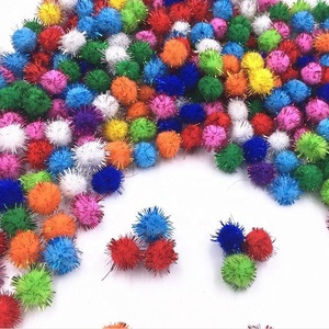 Vente en gros de <span class=keywords><strong>pompons</strong></span> mignons, bricolage, pompon à paillettes pour décoration de fête - Product Image 1