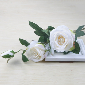 <span class=keywords><strong>Ramos</strong></span> <span class=keywords><strong>de</strong></span> Rosas Rojas Frescas y Hermosas ZERO, Rosas Rojas Artificiales para Decoración <span class=keywords><strong>de</strong></span> Bodas y Hogar - Product Image 4