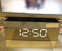 Horloge de table numérique populaire à grand écran, mouvement dynamique, affichage LED, réveil en bois