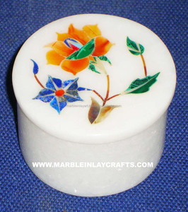 Boîte à bijoux en marbre blanc incrusté de forme ronde - Product Image 1