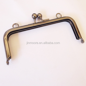 Pochette en métal de luxe sans nickel brossé, porte-monnaie avec boucles à chaîne - Product Image 4