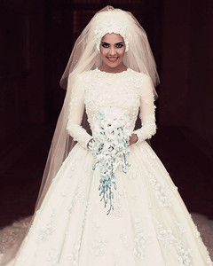 Robe de mariée longue avec Appliques florales 3D, robe de mariée musulmane à manches longues, Design de marque - Product Image 2