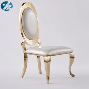 丸い湾曲した背中を持つ金のステンレス鋼の椅子