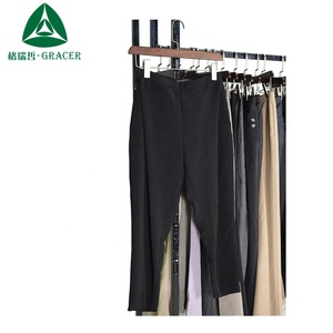 Tenue d'été pour dames avec <span class=keywords><strong>pantalon</strong></span> tropical Vêtements d'occasion en gros pour les acheteurs - Product Image 2