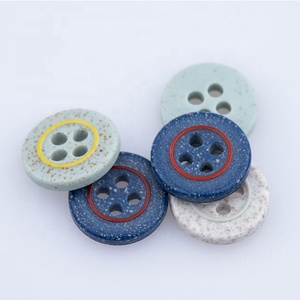 Có Thể Tái Chế Buộc Nhựa Nút Tùy Chỉnh Bốn Lỗ Nhỏ Nút Cho Áo Sơ Mi - Product Image 3