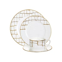 Service d'assiettes plates de luxe dorées avec logo personnalisé porcelaine 8 pouces 10 pouces assiettes plates avec soucoupe tasses à café